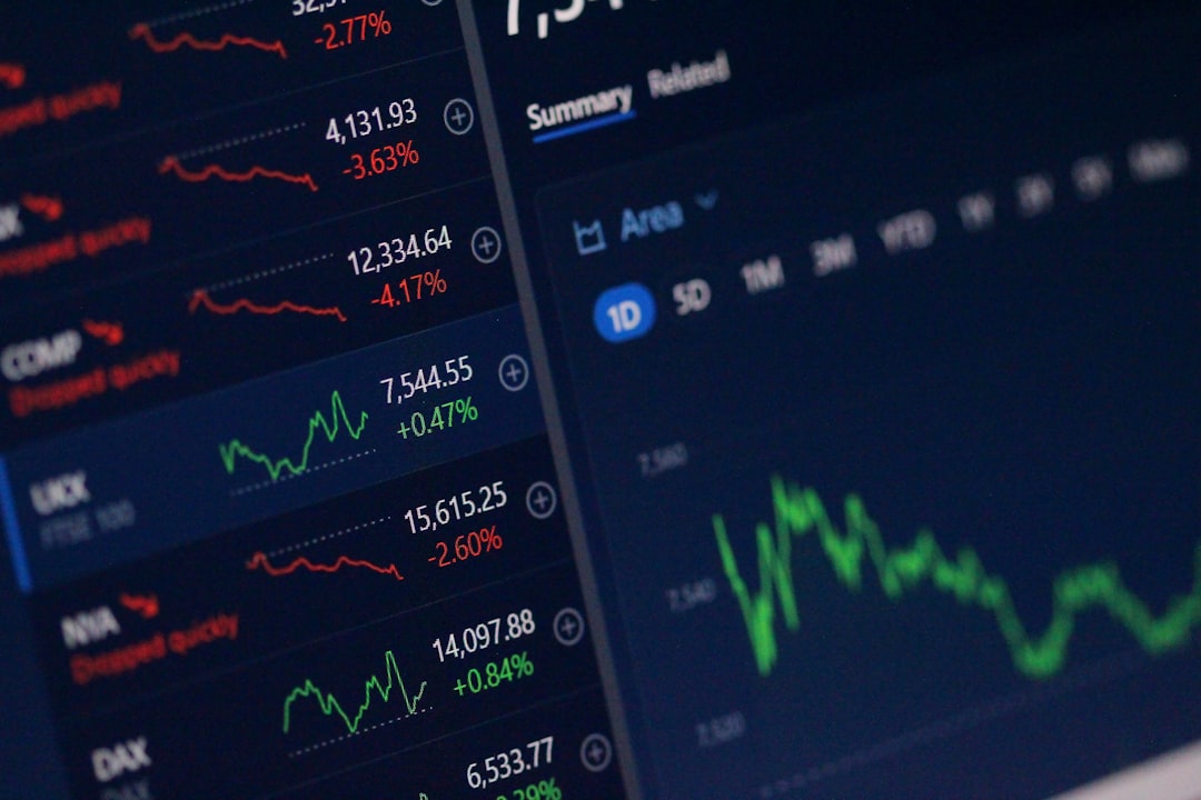 FTSE 100 traders monitor screens as oil prices and rate signals weigh on London markets